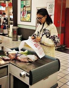 娱乐吃瓜酱买菜视频,揭秘日常买菜小技巧 第2张 娱乐吃瓜酱买菜视频,揭秘日常买菜小技巧 第2张